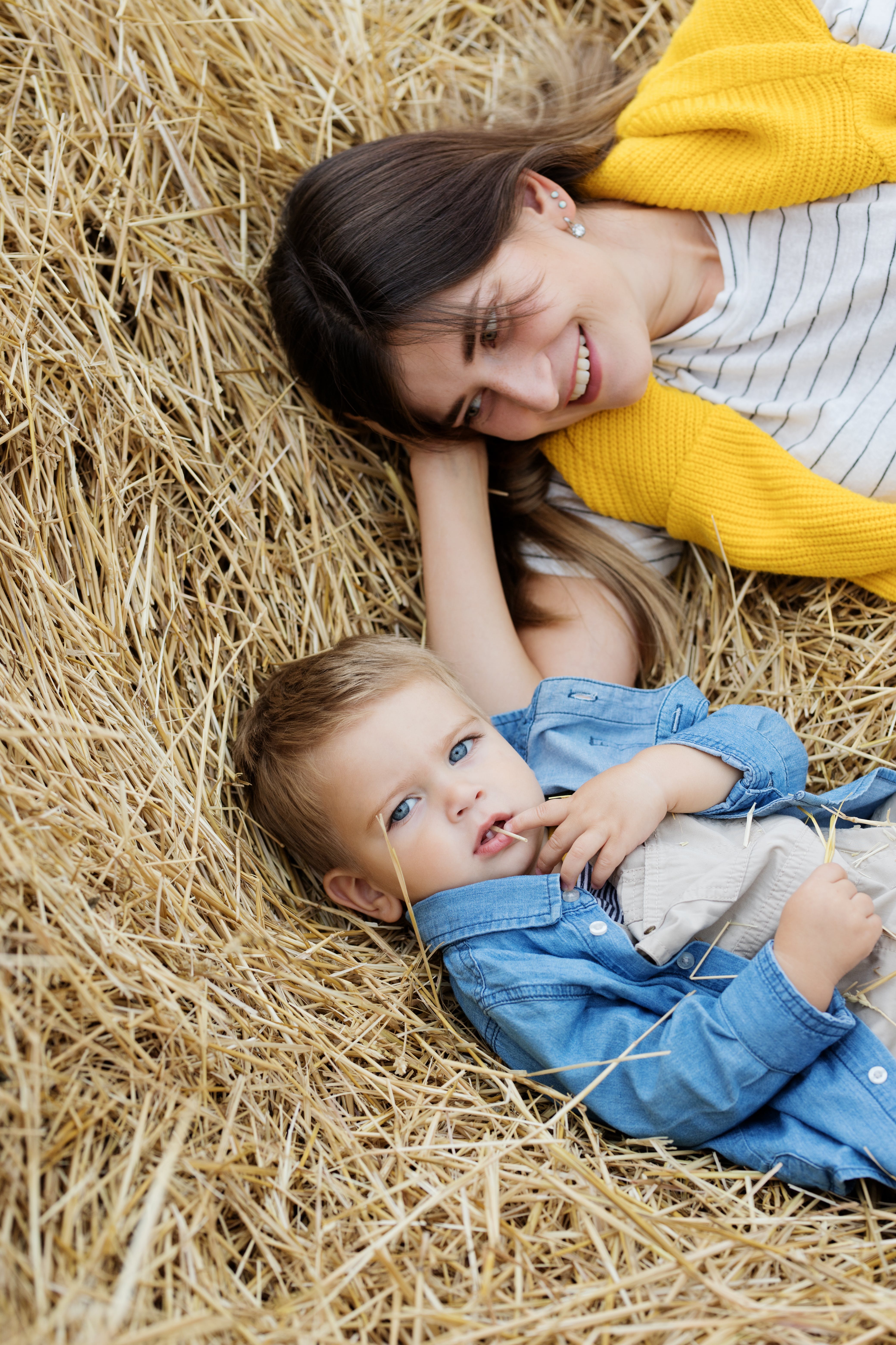 Complementary color outfits for family photo outfits